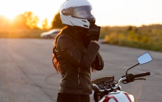 Seguridad en moto para desplazamientos seguros - Fast Design