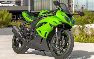 Tips para proteger la pintura de la moto en verano